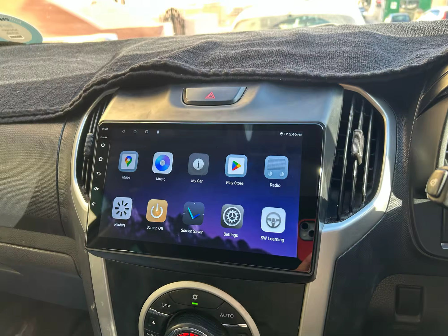 Android Head Unit with CarPlay & Android Auto Compatible With Isuzu D-Max 9" with free reverse camera