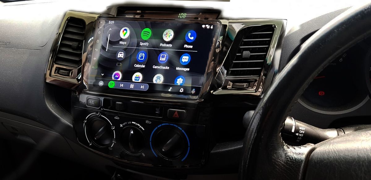 9 inch Navigation Radio 4+64GB  With Wireless Carplay for Hilux or Fortuner 2006 to 2015 With free reverse camera